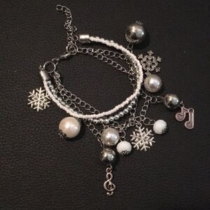 4 stand Charm Bracelet music 🎶 notes snowflakes